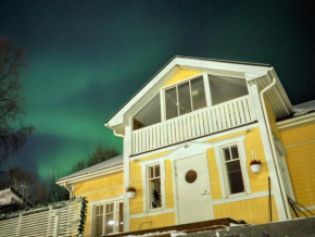 Arctic Lakeside Villa